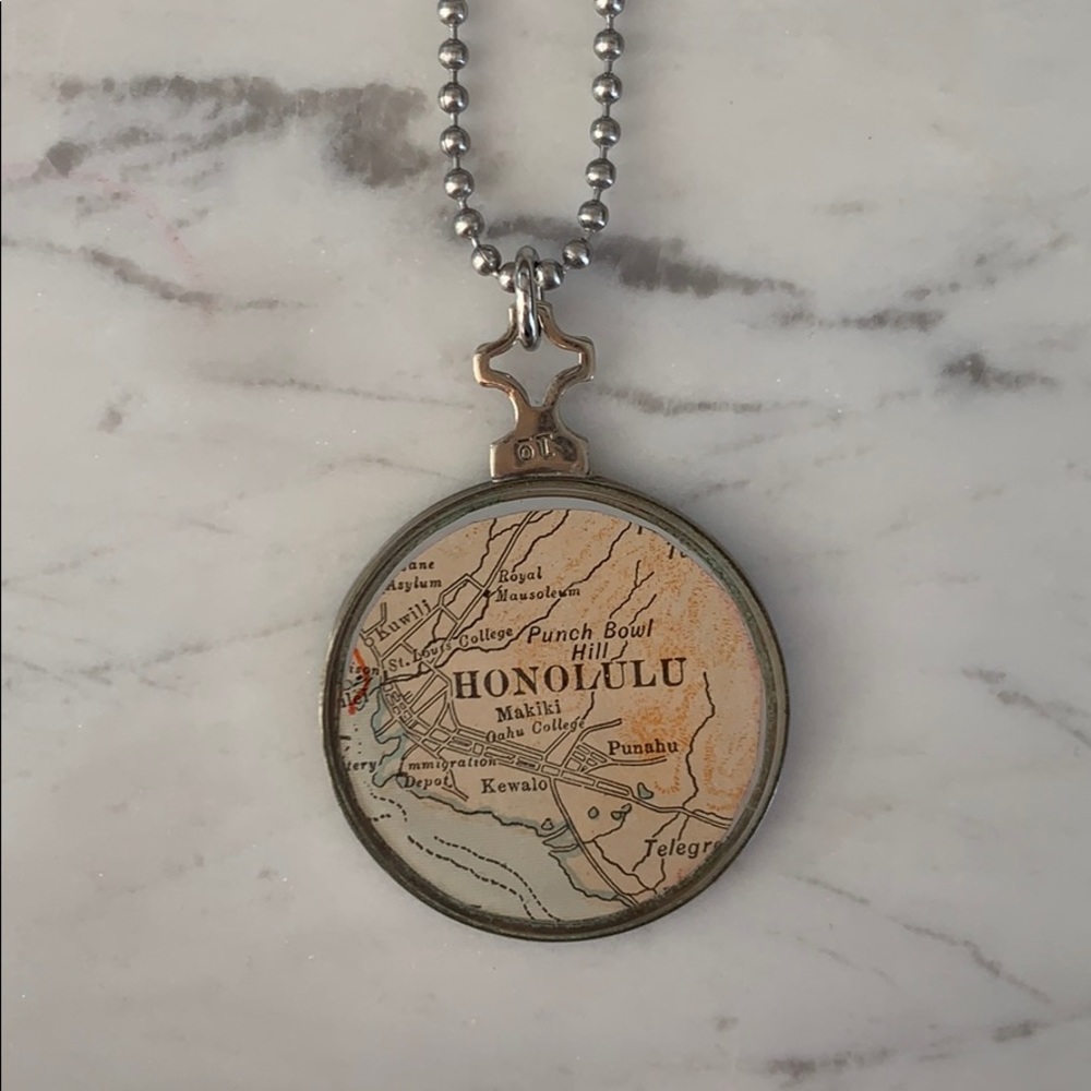 Honolulu map necklace